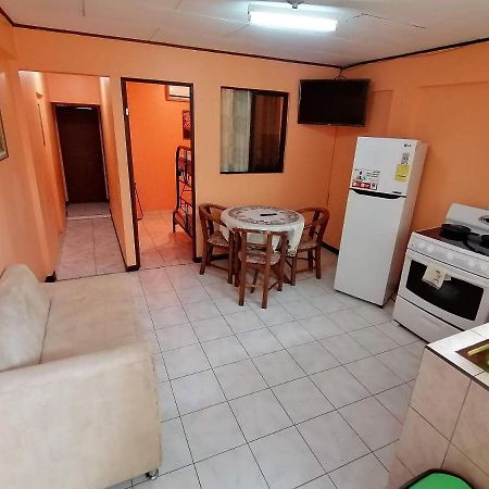Marta'S Guesthouses, Apartamentos Con Entrada Autonoma Puerto Limon Exterior photo