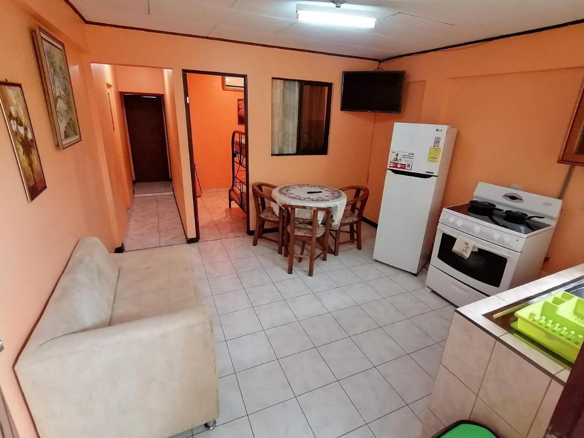 Marta'S Guesthouses, Apartamentos Con Entrada Autonoma Puerto Limon Exterior photo